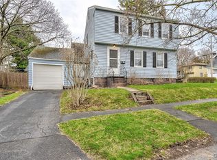 418 Kenwick Dr, Syracuse, NY 13208
