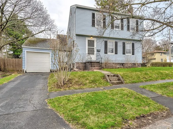 418 Kenwick Dr, Syracuse, NY 13208