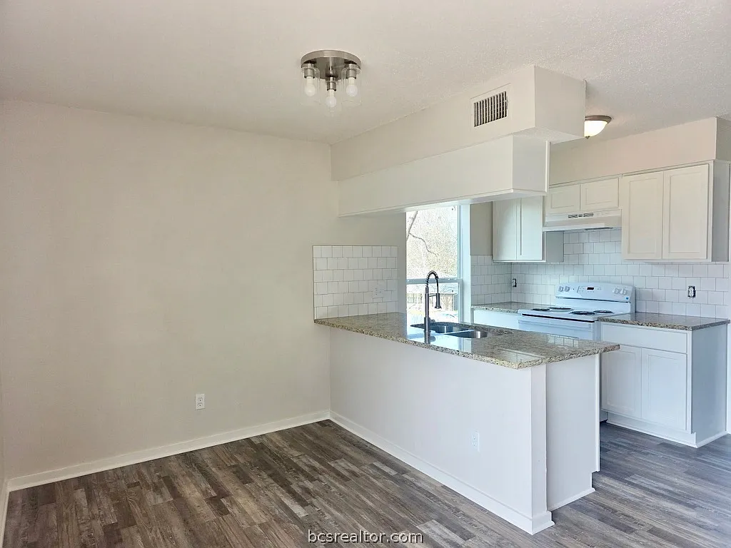 2 bed, 3768 sqft, $1,300 — Photo 3