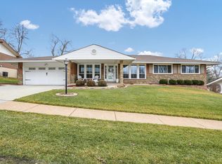 1970 Pickfair Dr, Saint Louis, MO 63146