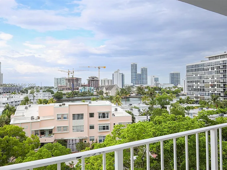 6900 Bay Dr #6H — Photo 3