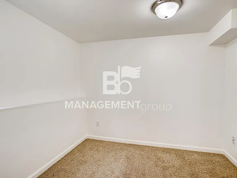 653 SW Sherman St — Photo 26