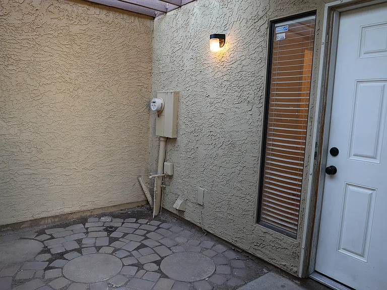 716 W 14th St — Photo 3