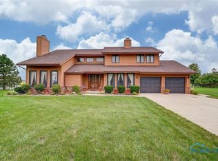 1620 Oakwood Ct, Bowling Green, OH 43402