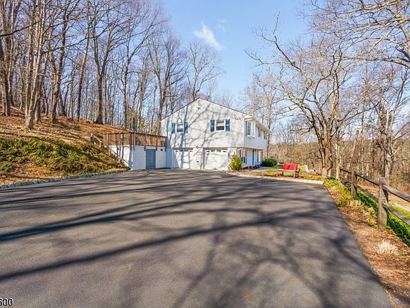 4th image of 10 Ironia Rd