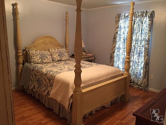 3rd image of 1011 Bourg St