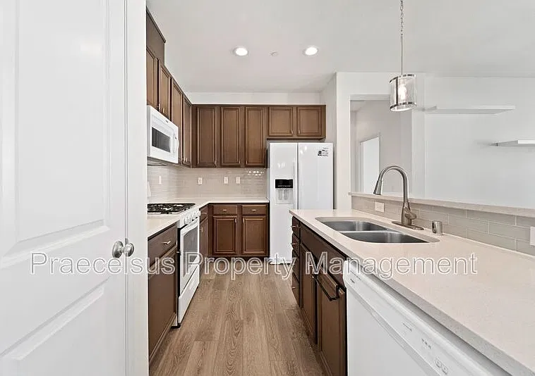 2 bed, 2.0 bath, 1116 sqft, $3,100 — Photo 4