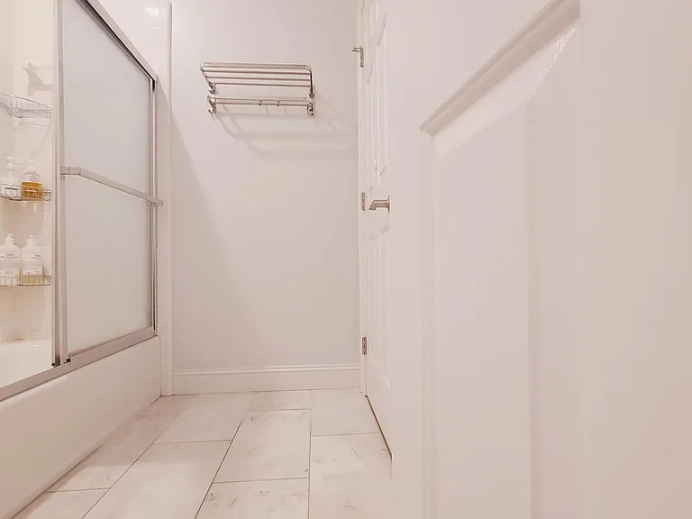 127 N Tryon St #412 — Photo 5