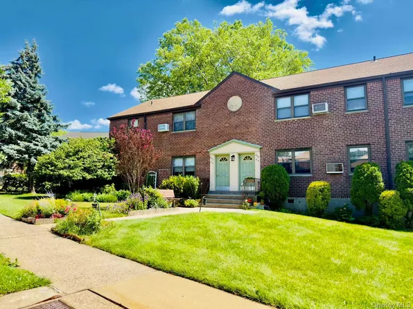 246-46 57th Drive #upper, Douglaston, NY 11362