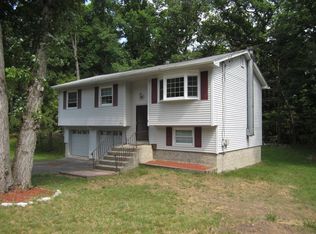 5 Raker Rd, Poughkeepsie, NY 12603