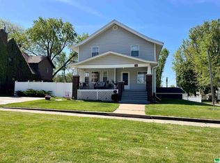 202 E 2nd St, Storm Lake, IA 50588