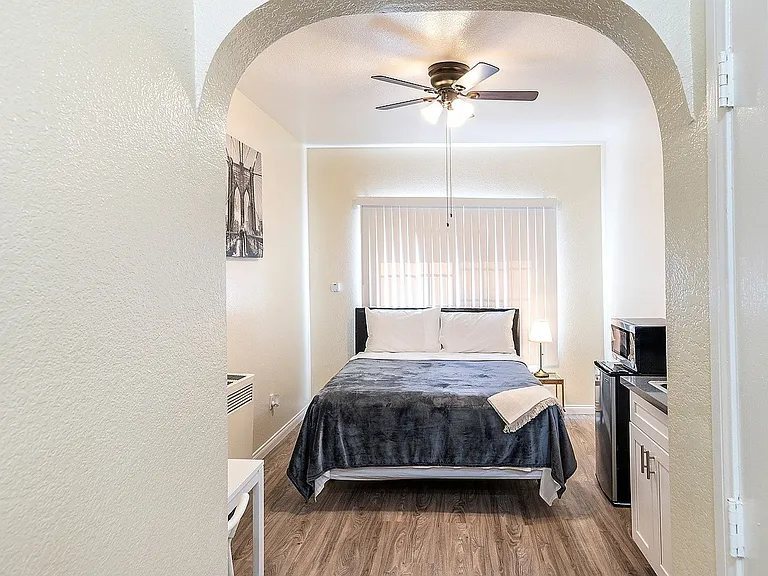 Soto Rose Apartments — Photo 60