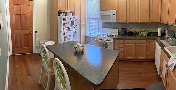 4th image of 1120 W Newport Ave APT 1R