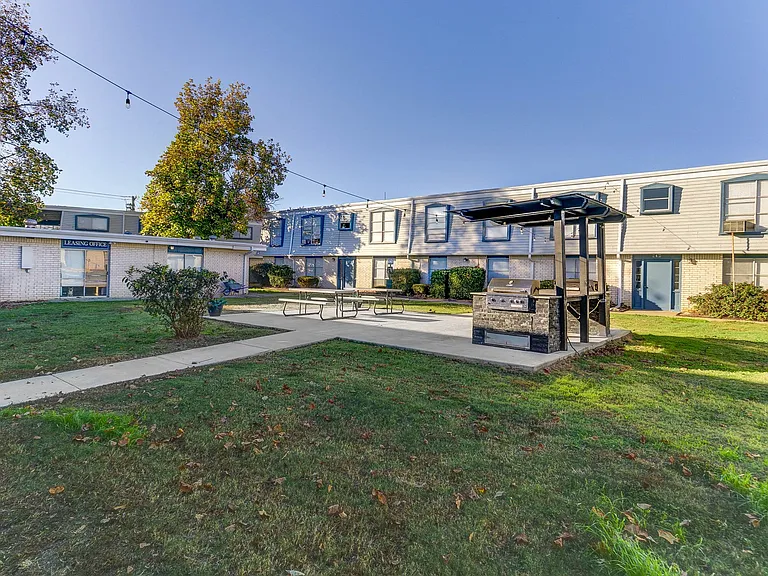 Higdon Ferry Apartments — Photo 12