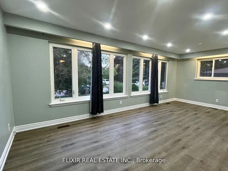 30 Trotters Ln — Photo 2