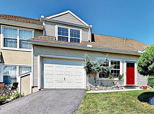 97 Courtyard Dr, Carlisle, PA 17013
