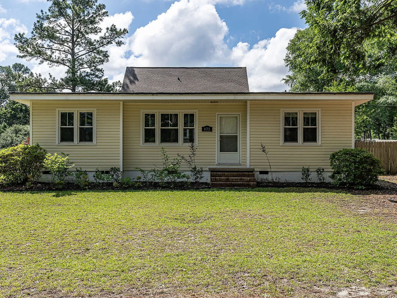 2 bed, 1210 sqft, $1,900 — Photo 2