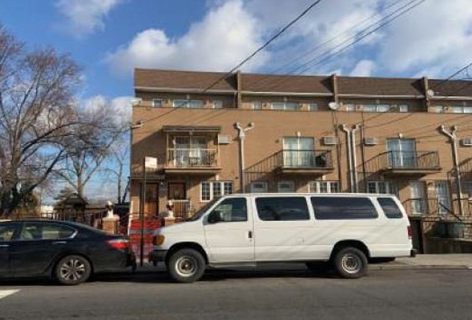 1st image of 1001 E 85th St