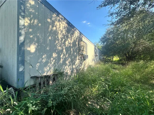 214 Cove Rd, Mathis, TX 78368