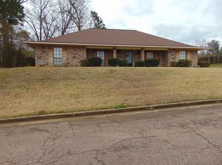 441 Ridgewood St, Vicksburg, MS 39180