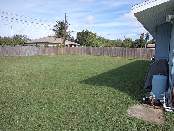 3rd image of 1269 SE Petunia Ave