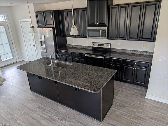 3rd image of 2770 Greenwood Dr