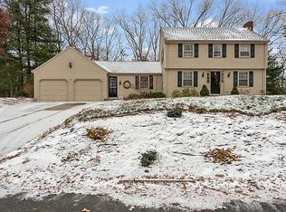 8 Grant Ln, Cumberland, RI 02864