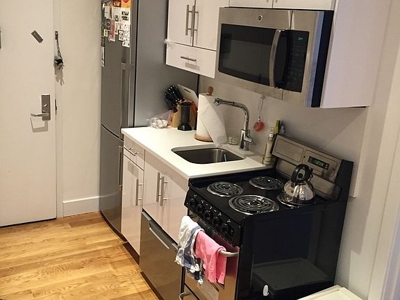 2nd image of 13 Stanton St #5