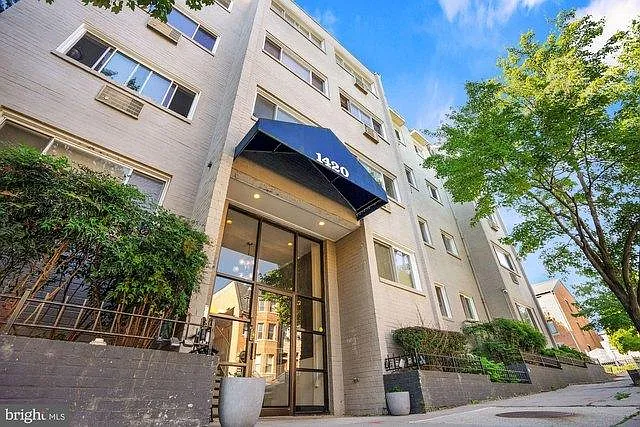 1420 Clifton St NW #107
