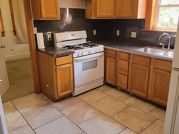 4th image of 3240 NW 16th St