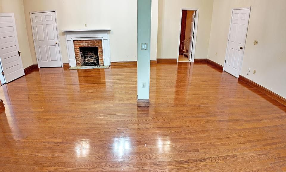 16th image of 510 N Main St