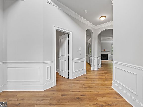4th image of 3876 Margaux Dr