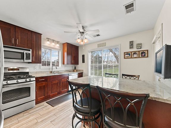 5th image of 1365 E Evergreen Dr Unit 1