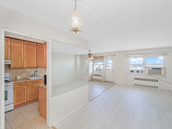 2630 Cropsey Avenue image 7 of 21