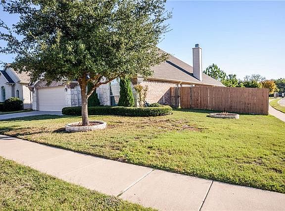2nd image of 2000 Park Vista Ln