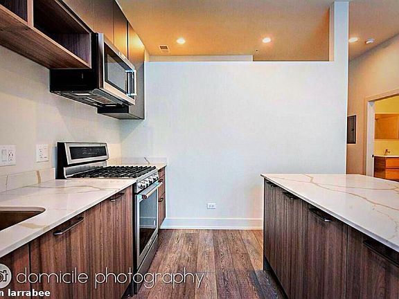 3rd image of 855 N Larrabee St #622