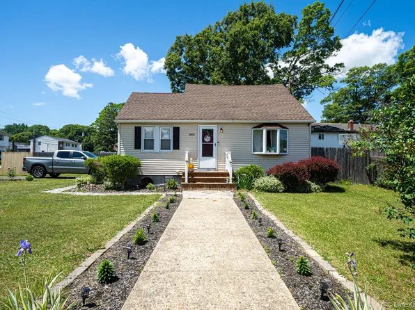 1406 Coates Avenue, Holbrook, NY 11741