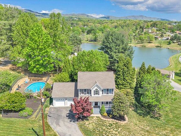 2nd image of 1365 Lakeridge Cir