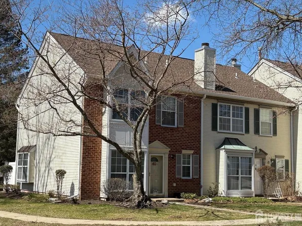 40 Townsend Ct, Franklin Park, NJ 08823