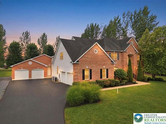 3rd image of 4559 Oakwood Ln