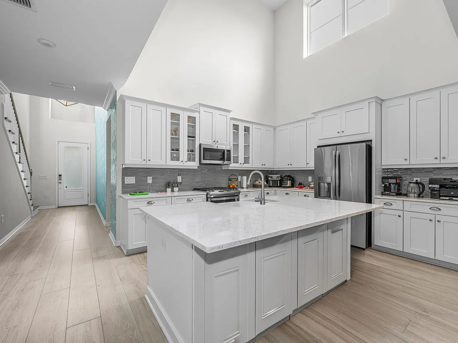 Starkey Ranch Model w gar condo — Photo 4