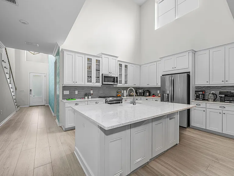 9-web-or-mls-Kitchen 2DSR_06112026