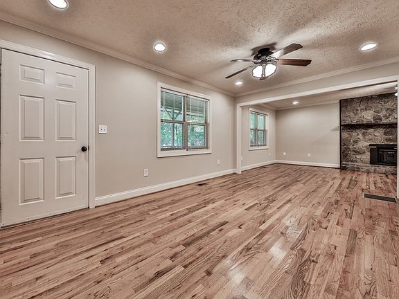 3rd image of 6550 Valley Dr