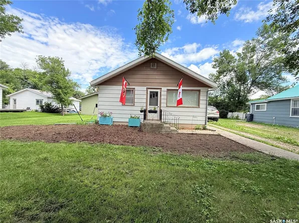 430 3rd STREET E, Shaunavon, SK S0N 2M0