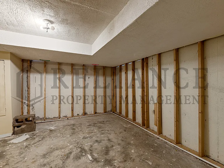 1440 N Community Dr — Photo 25
