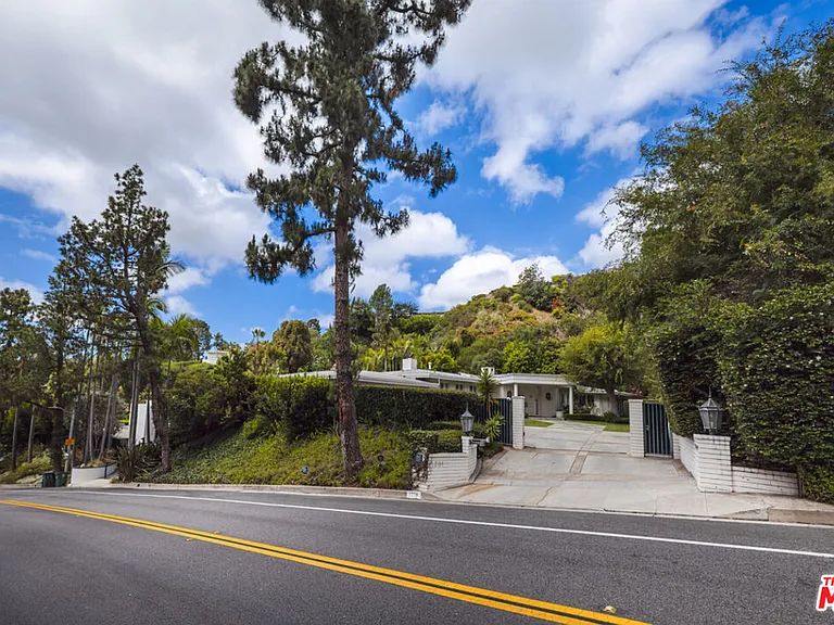 1201 Loma Vista Dr — Photo 1