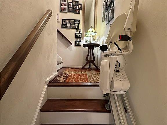 3rd image of 5273 Deford Rd