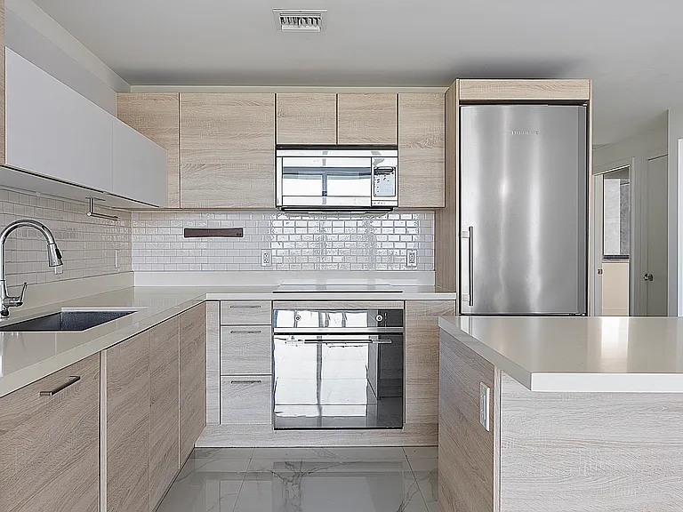 16385 Biscayne Blvd #717 — Photo 44
