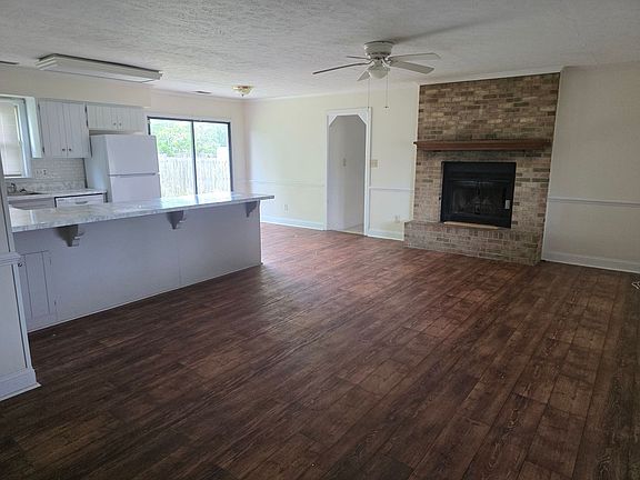 5th image of 411 Forest Hill Dr