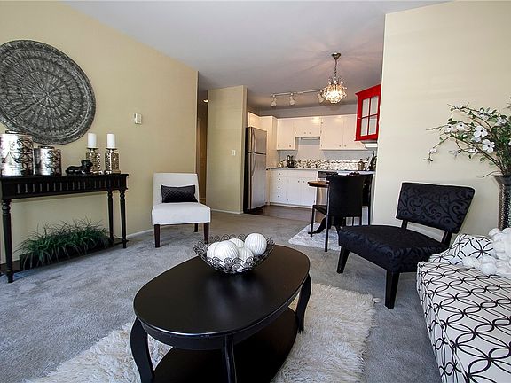 4th image of 952 100th Ave NE APT 213